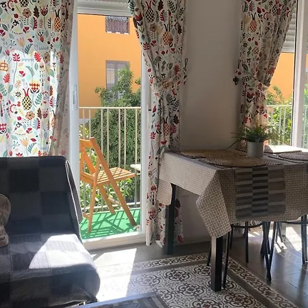 Violeta Apartment With Cozy Balcony Sevilla Buitenkant foto