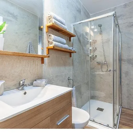 Violeta Apartment With Cozy Balcony Sevilla Buitenkant foto