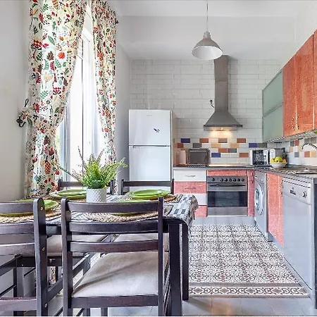 Violeta Apartment With Cozy Balcony Sevilla Buitenkant foto